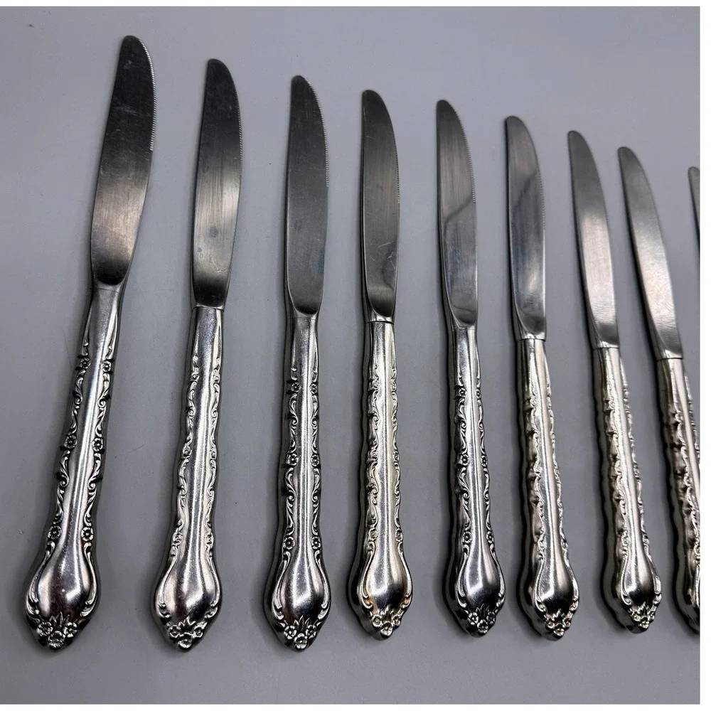 Vintage International Stainless Gigi? Unmarked Serrated Dinner Knives Set of 9